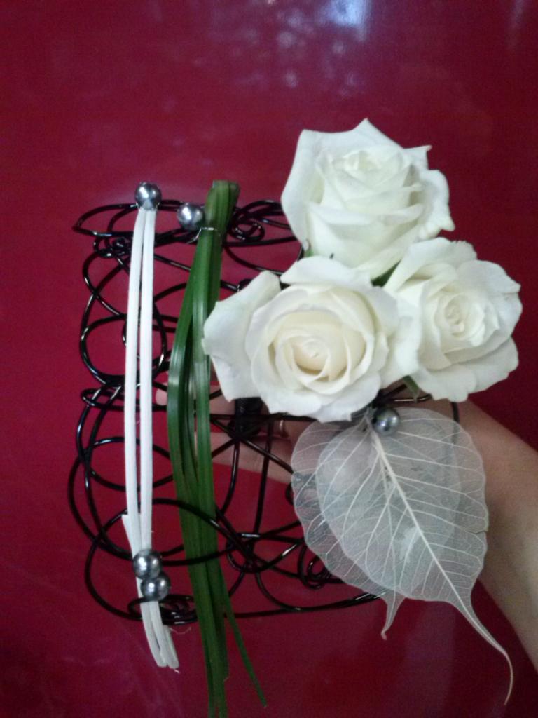 bouquet de mariée structure avec roses
